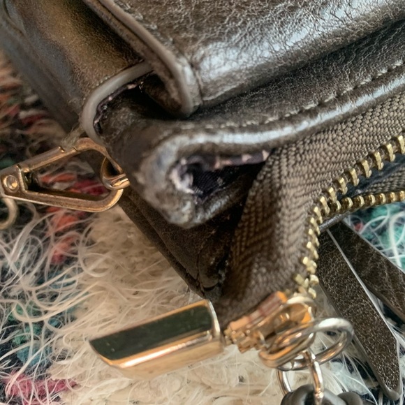 Antik Kraft crossbody purse in brown faux leather with gold colored hardware - Picture 13 of 15